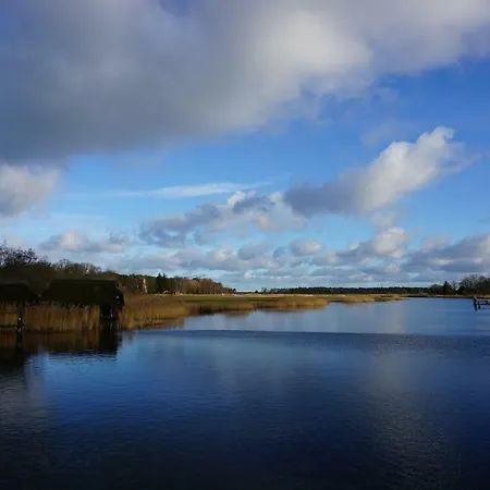 Haus Am Deich 아파트